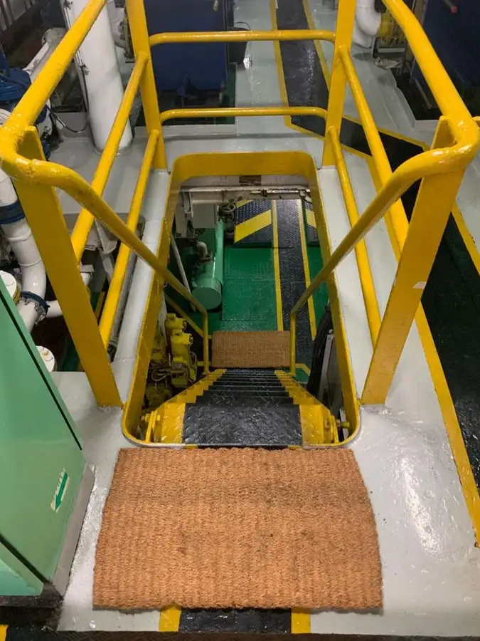 Nave di supporto in vendita