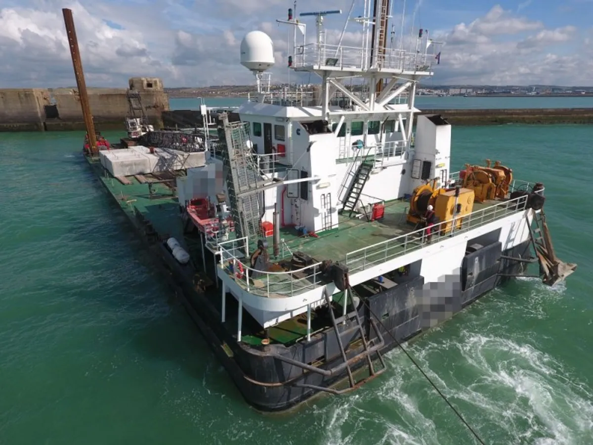 Nave di supporto in vendita