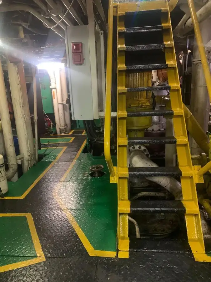 Nave di supporto in vendita