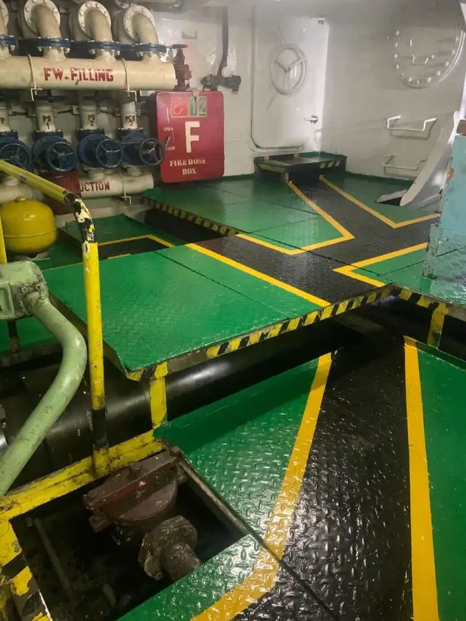 Nave di supporto in vendita