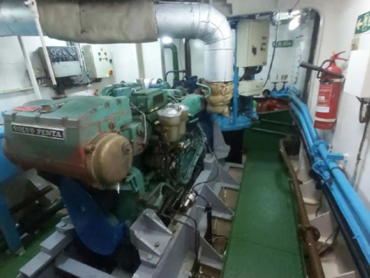 Nave di supporto in vendita