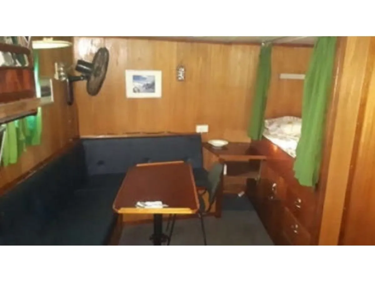 Nave di supporto in vendita