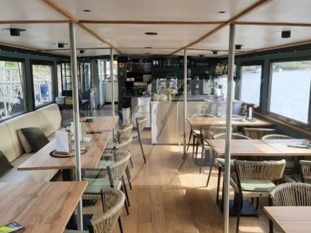 Nave ristorante in vendita