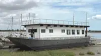 Chiatta adibita ad alloggio in vendita