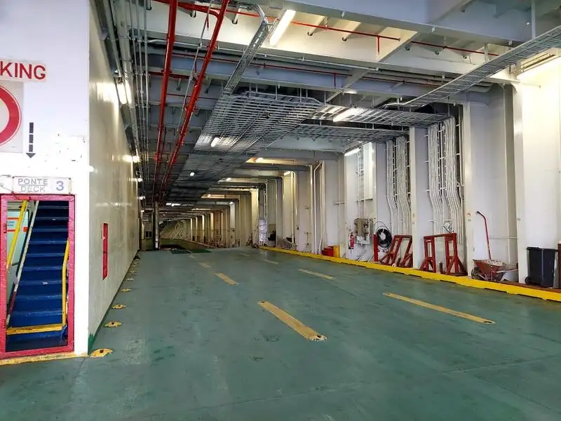 Nave refrigerata in vendita