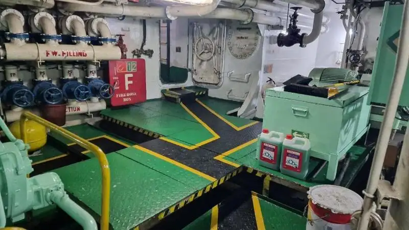 Nave di supporto in vendita