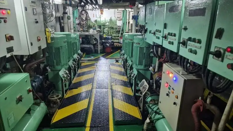 Nave di supporto in vendita