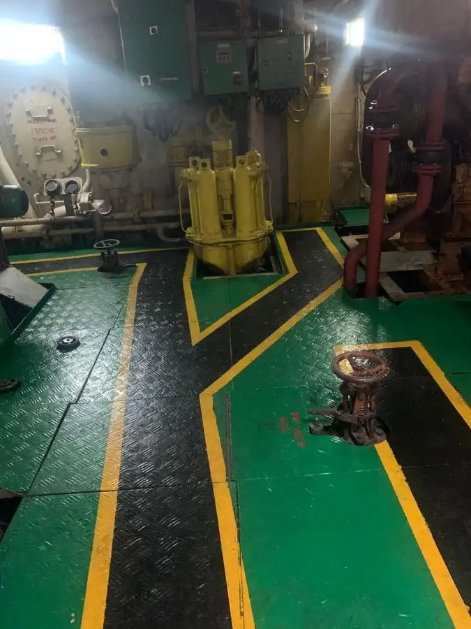 Nave di supporto in vendita