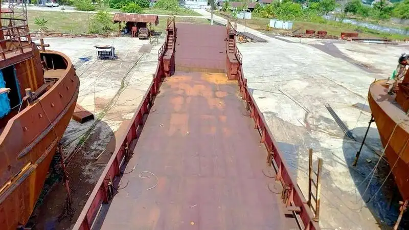 Nave da sbarco, con serbatoi in vendita