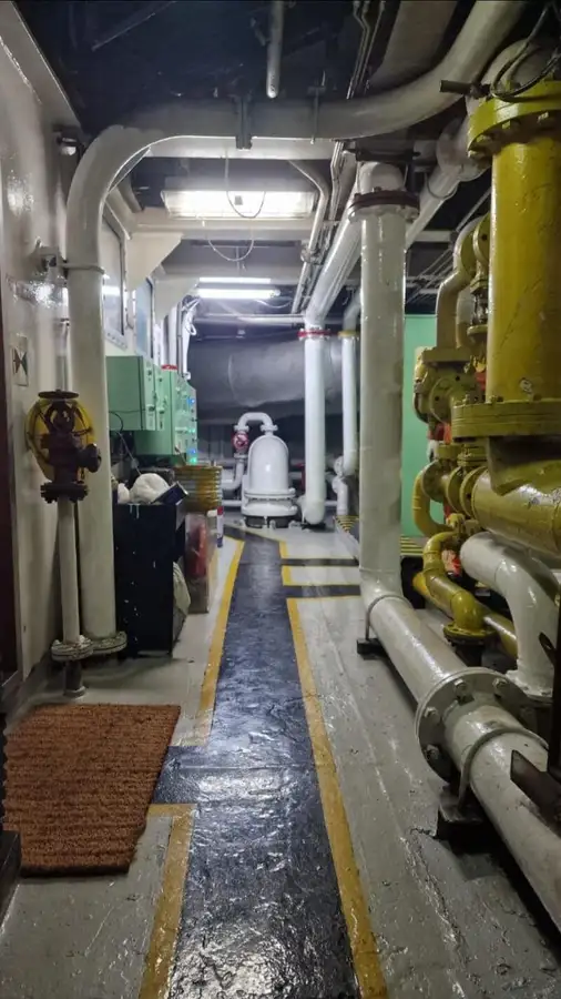 Nave di supporto in vendita