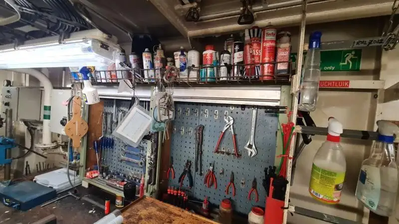 Nave di supporto in vendita