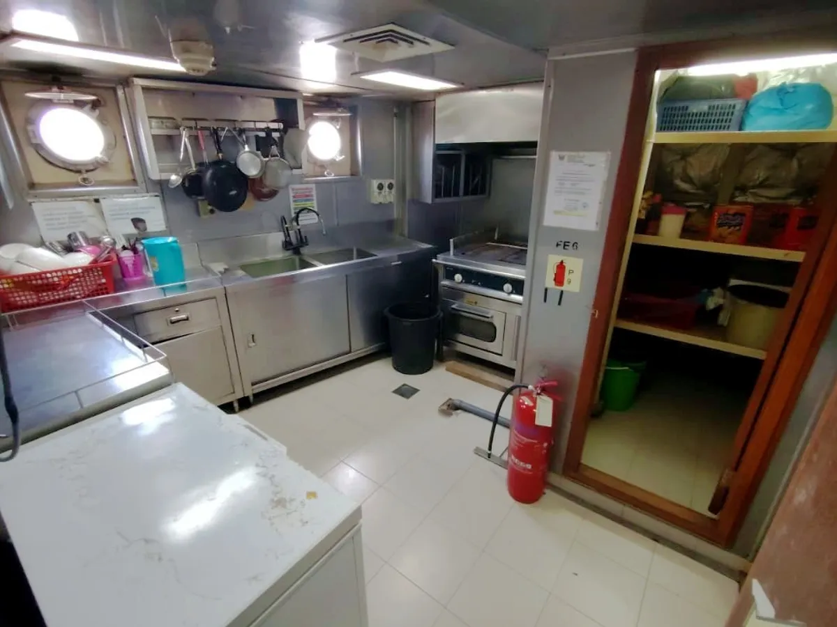 Nave da sbarco, con serbatoi in vendita