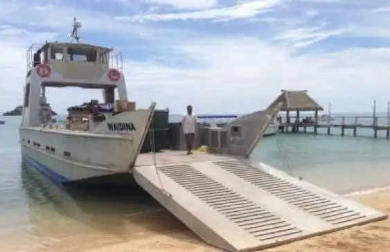 Nave da sbarco, con serbatoi in vendita