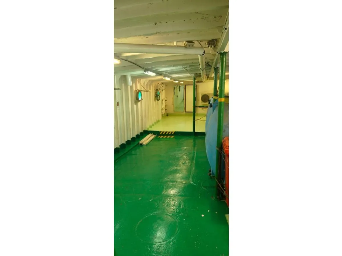 Nave di supporto in vendita