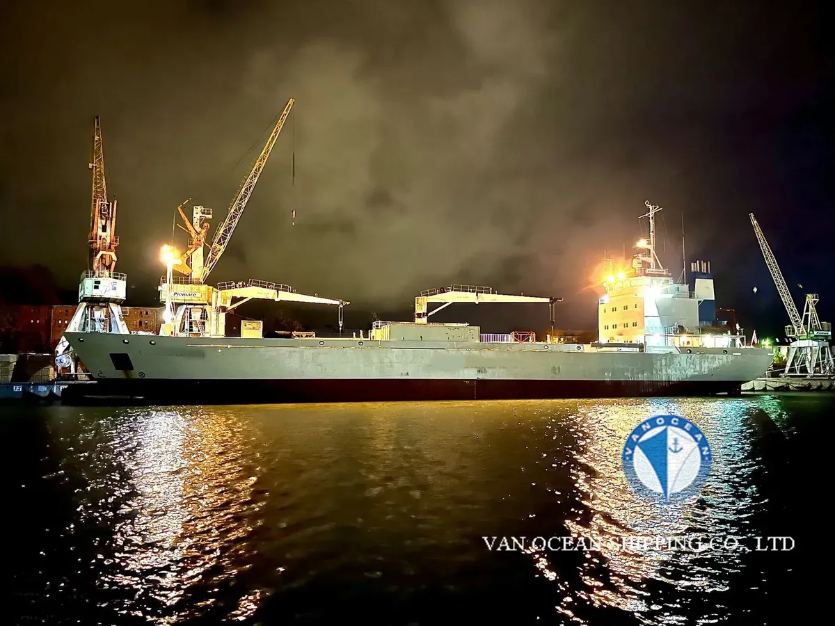 Nave refrigerata in vendita