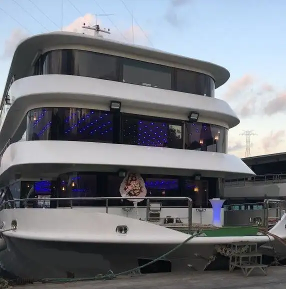 Nave passeggeri in vendita