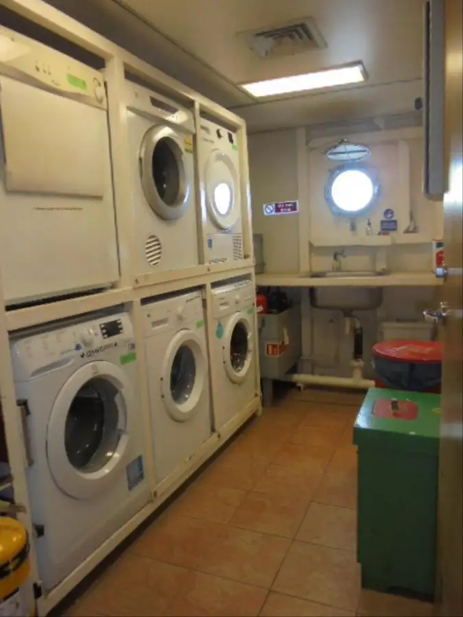 Nave refrigerata in vendita