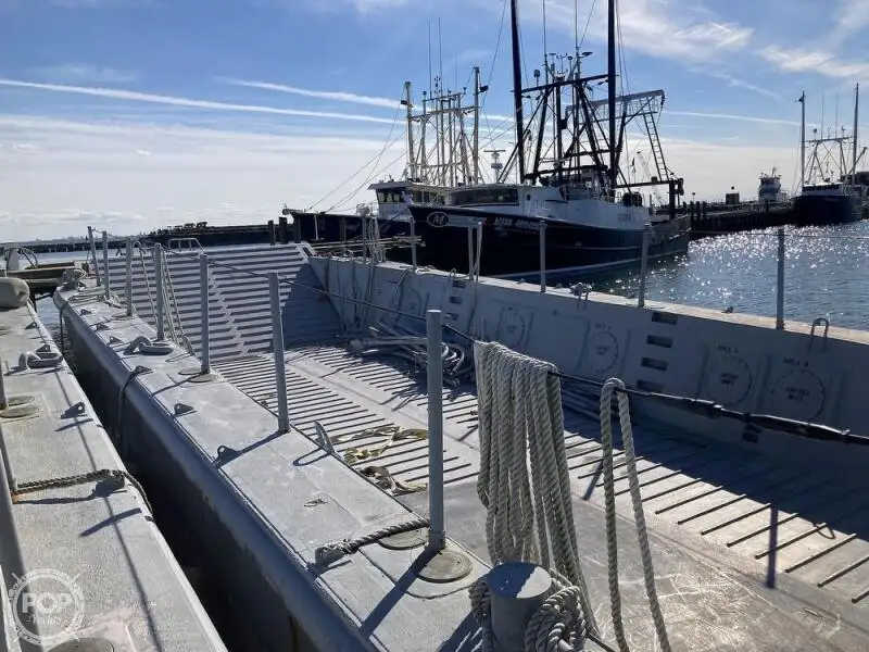 Nave da sbarco, con serbatoi in vendita