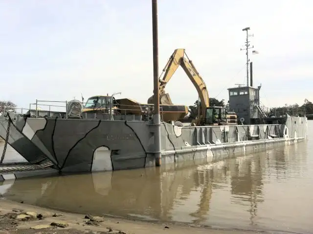 Nave da sbarco, con serbatoi in vendita