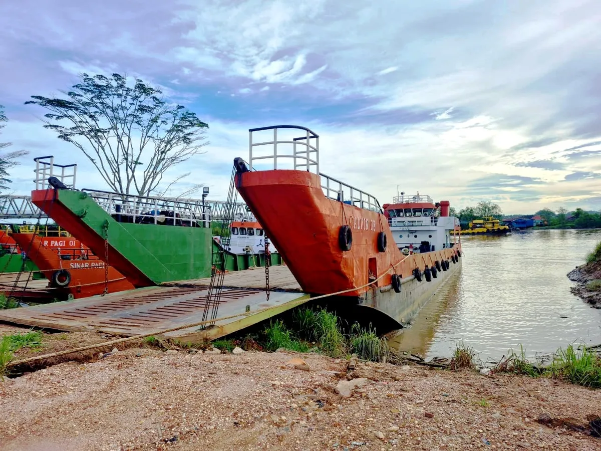 Nave da sbarco, con serbatoi in vendita