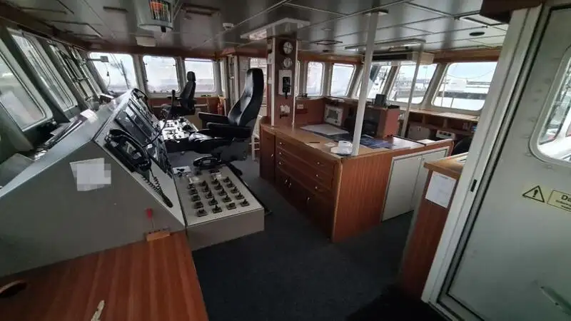 Nave di supporto in vendita