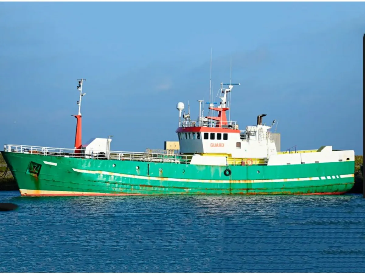 Nave di supporto in vendita