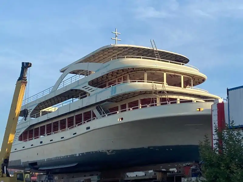 Nave passeggeri in vendita