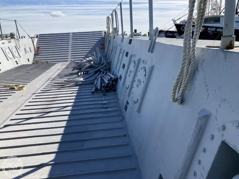 Nave da sbarco, con serbatoi in vendita