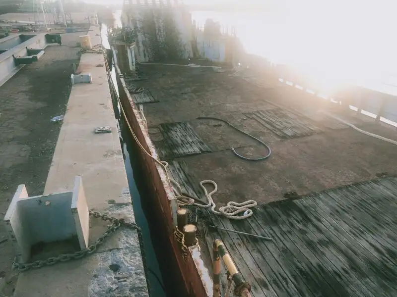 Nave da sbarco, con serbatoi in vendita