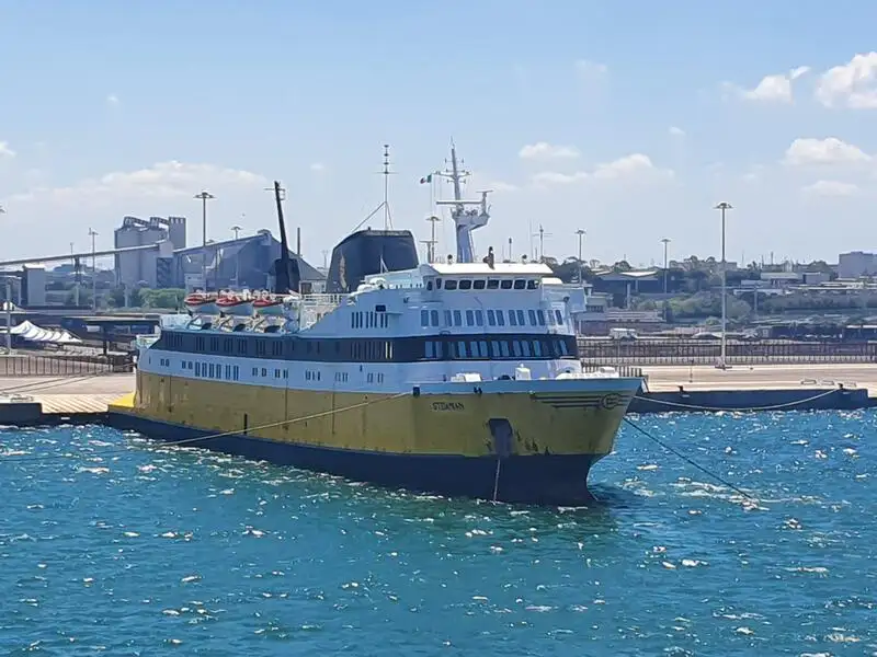 Nave RoPax in vendita