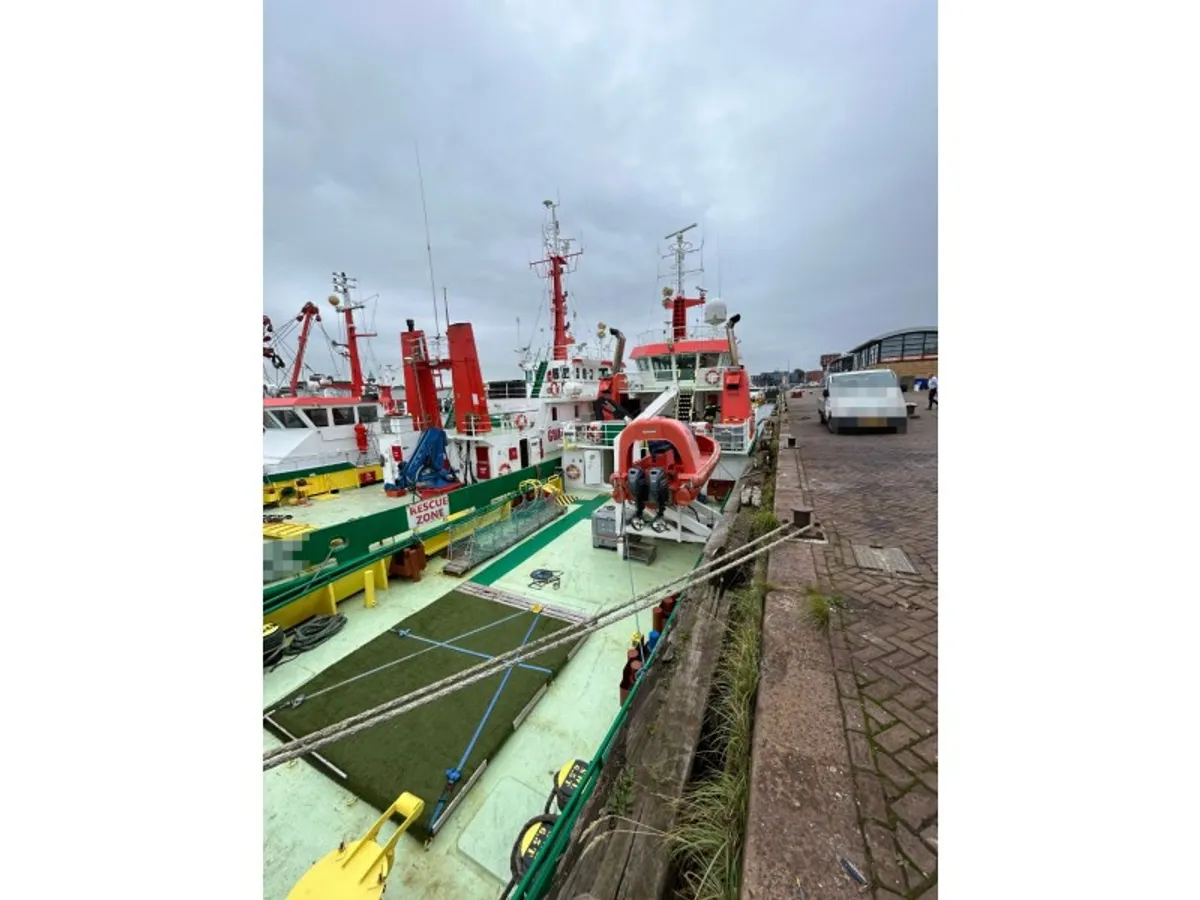 Nave di supporto in vendita