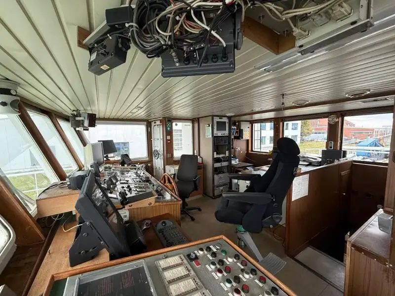 Nave di supporto in vendita