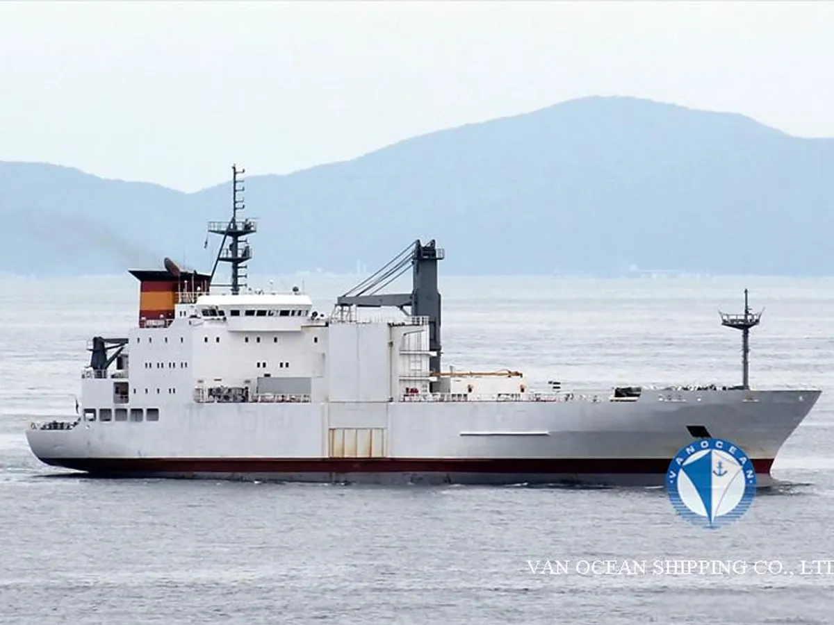 Nave refrigerata in vendita