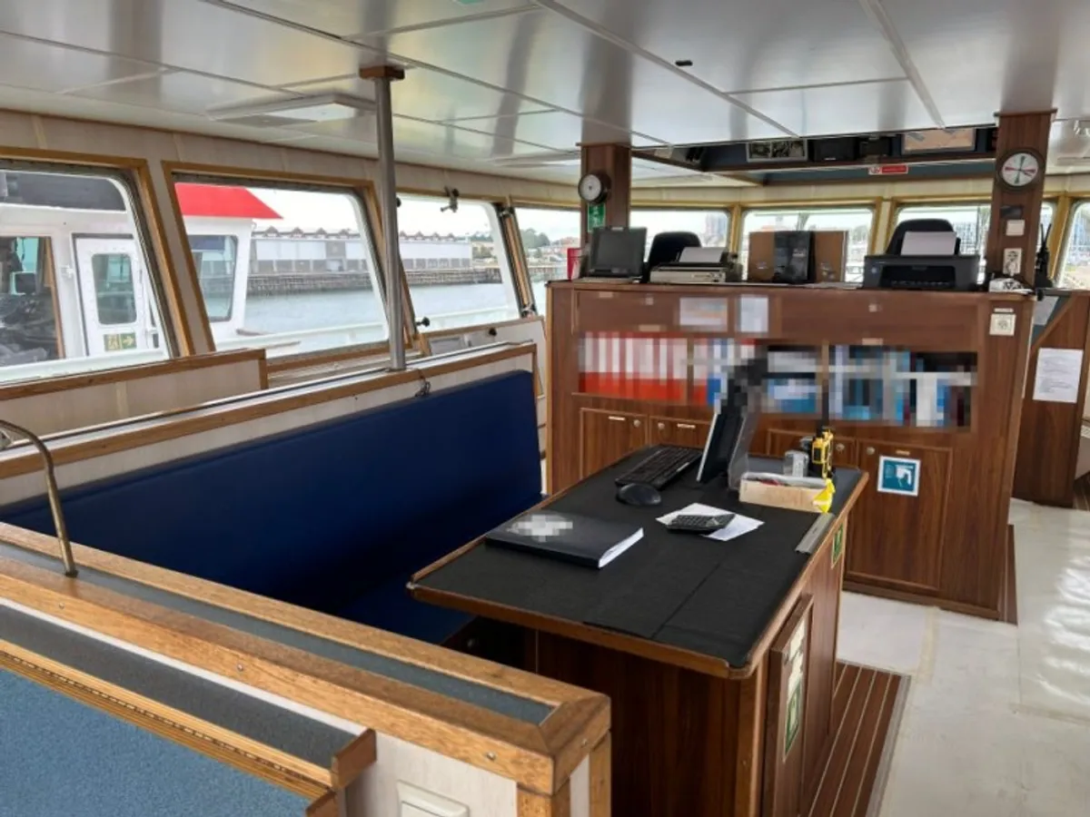 Nave di supporto in vendita