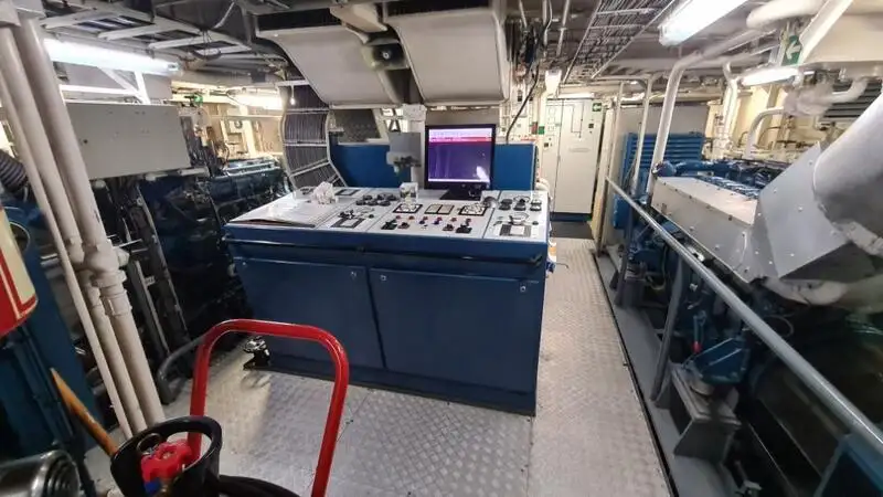 Nave di supporto in vendita