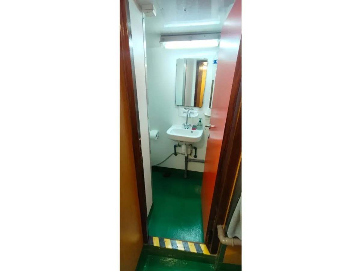 Nave di supporto in vendita