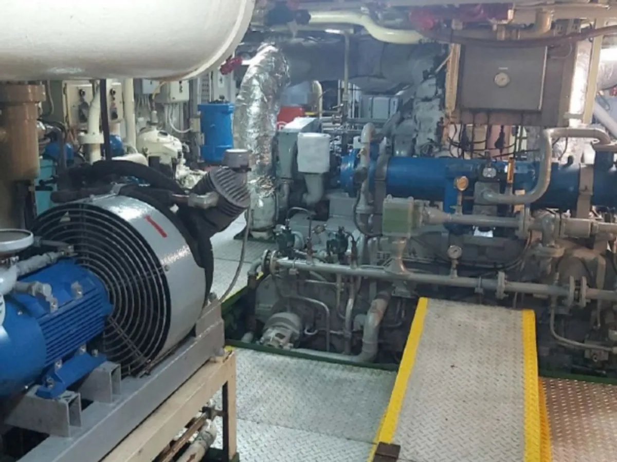 Nave di supporto in vendita