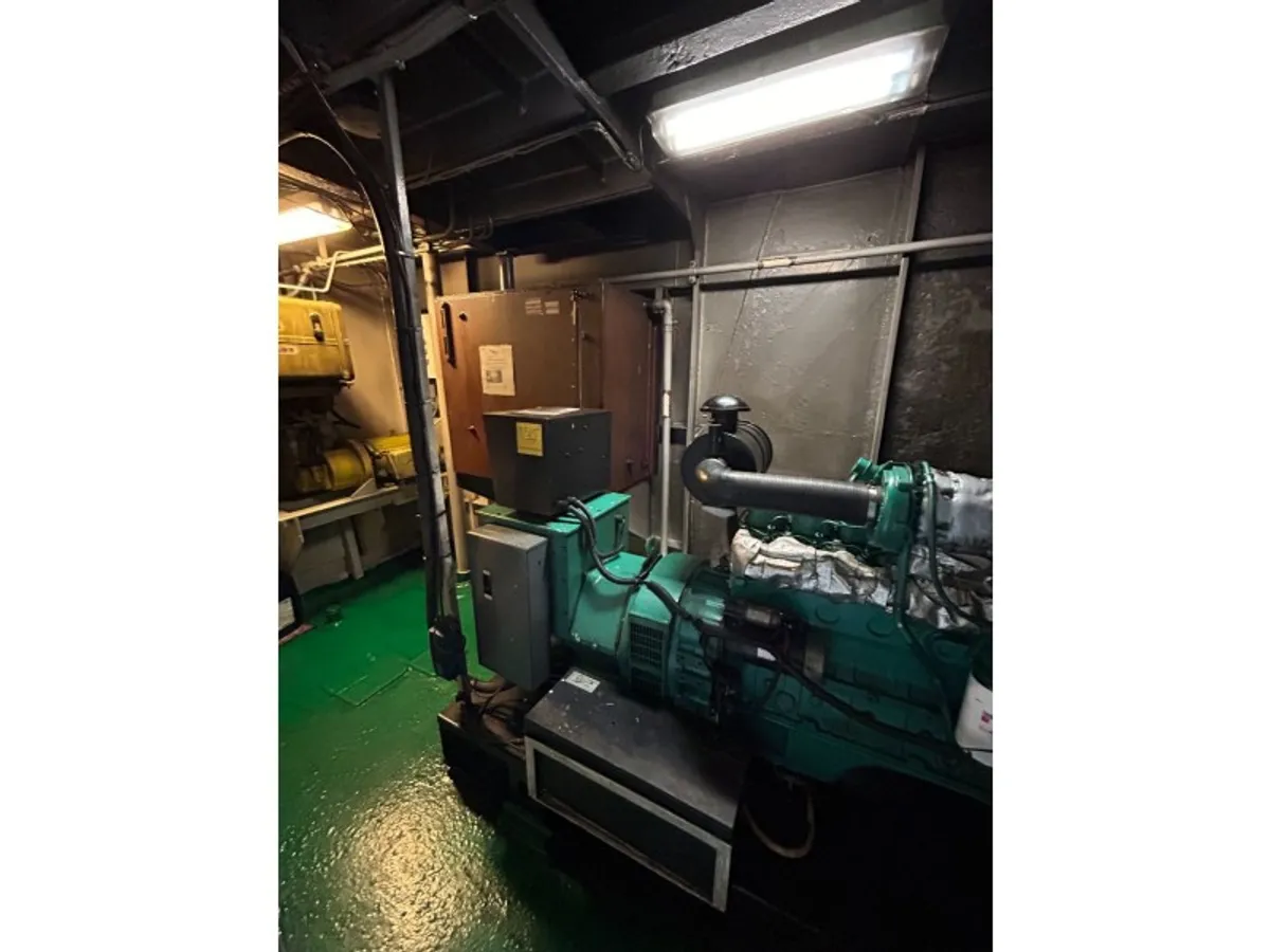 Nave di supporto in vendita