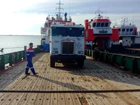 Nave da sbarco, con serbatoi in vendita
