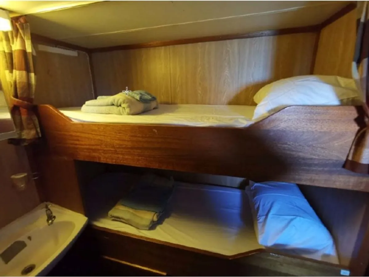 Nave di supporto in vendita