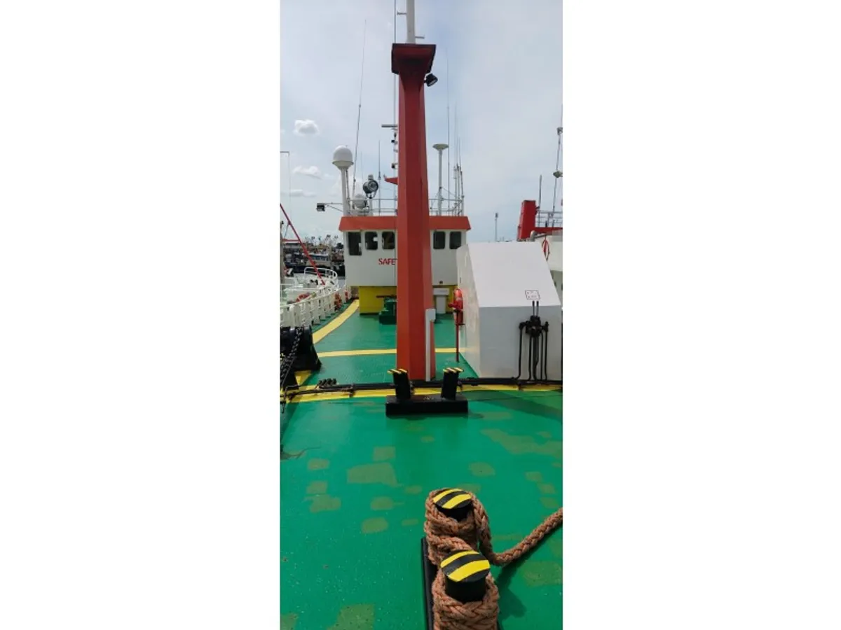 Nave di supporto in vendita