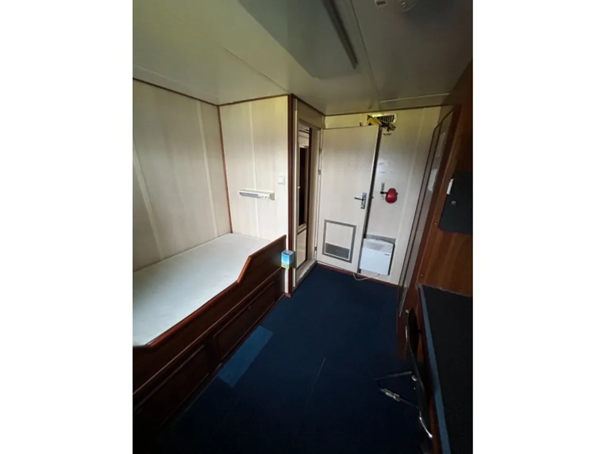 Nave di supporto in vendita