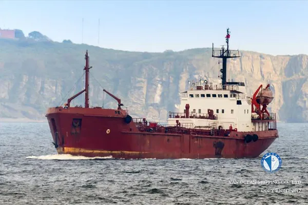 Oil/Chemical tanker for sale