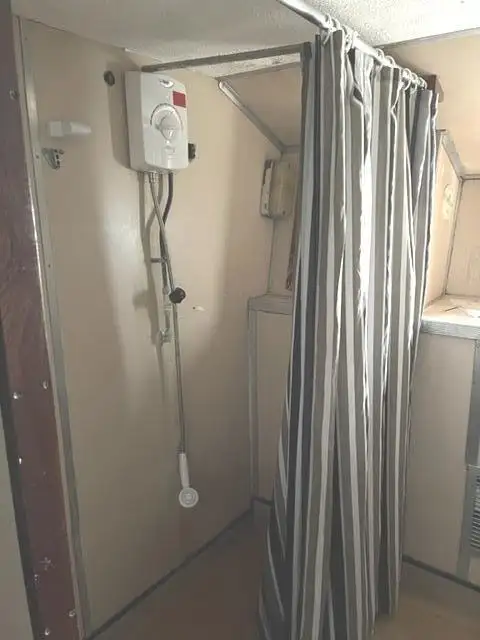 Chiatta adibita ad alloggio in vendita