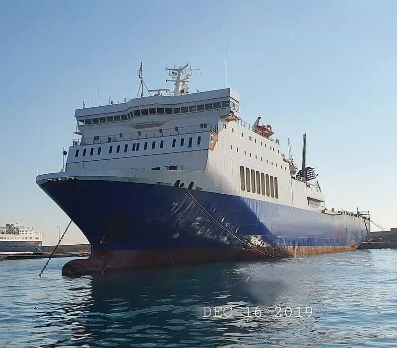 Nave refrigerata in vendita