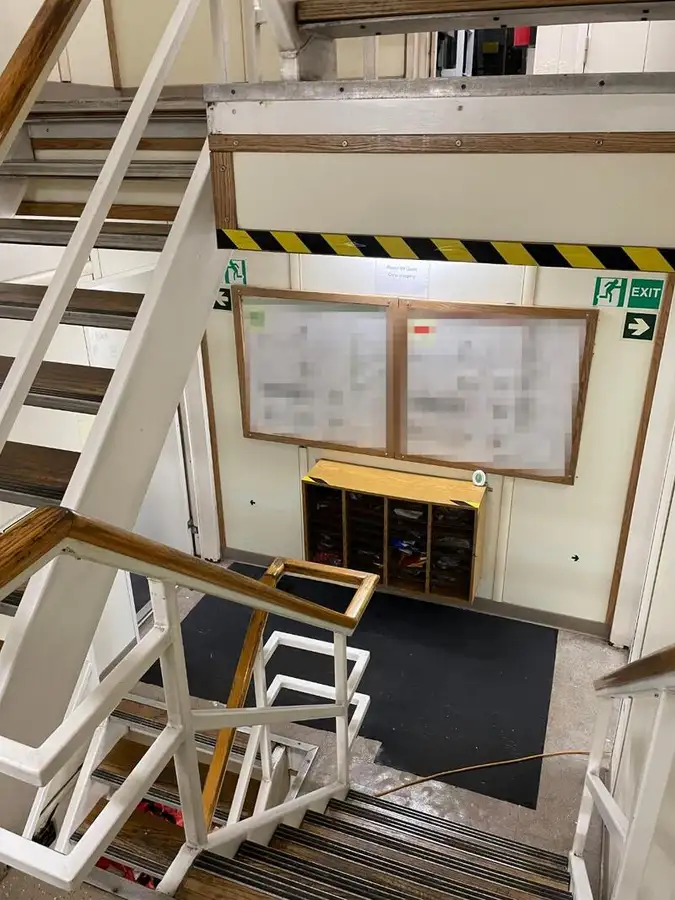 Nave di supporto in vendita