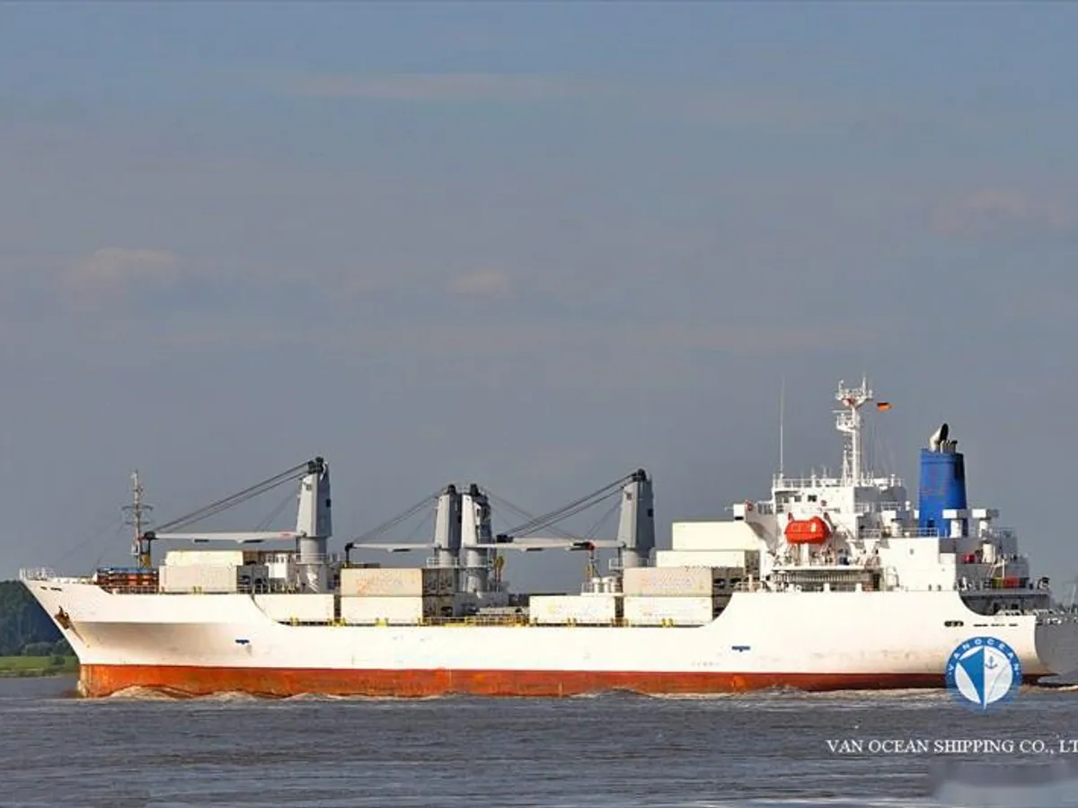 Nave refrigerata in vendita