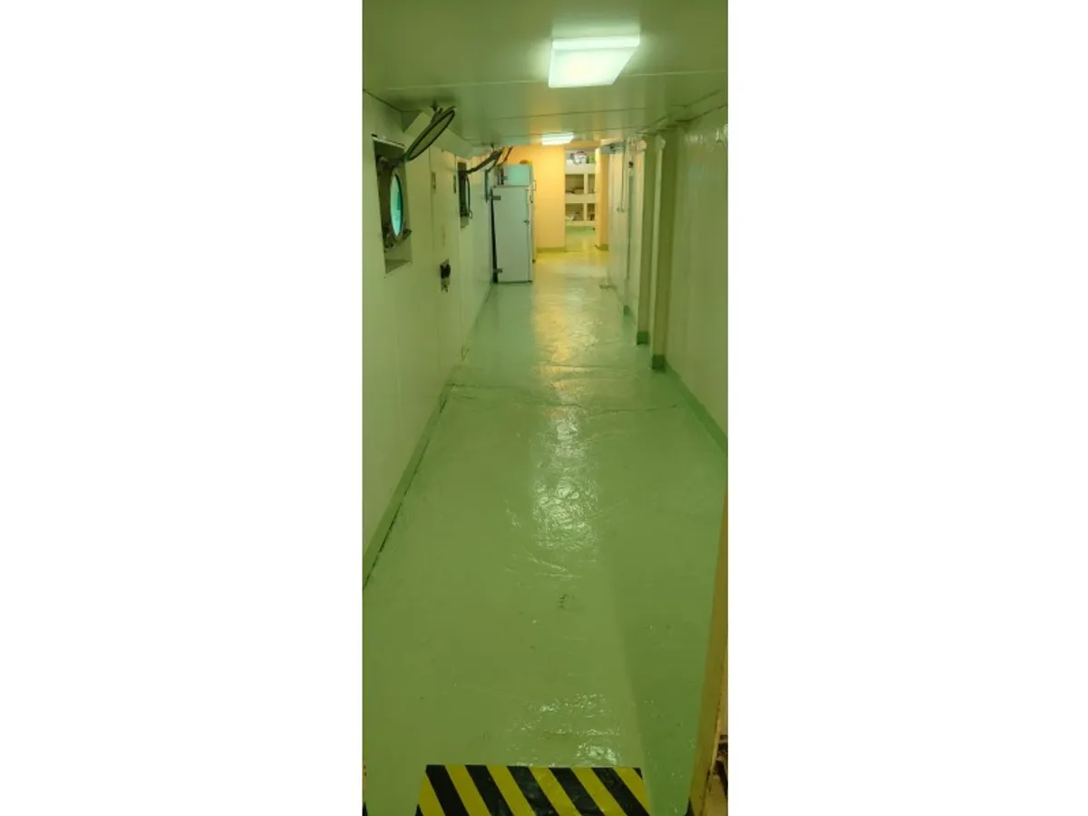 Nave di supporto in vendita