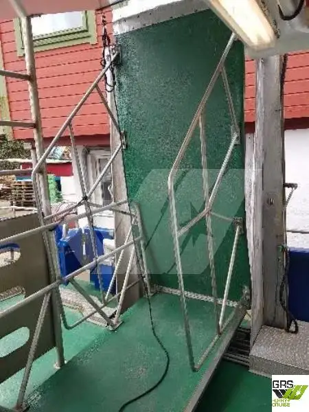 Chiatta adibita ad alloggio in vendita