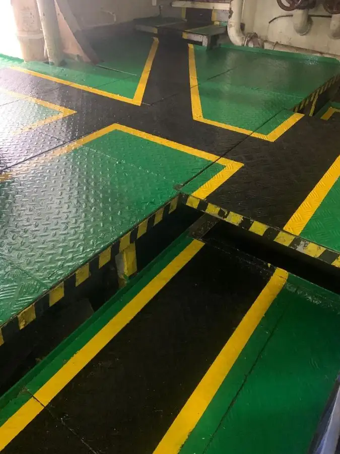 Nave di supporto in vendita